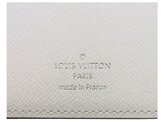 Portafoglio lungo Louis Vuitton in pelle Taiga bianca - vista 6