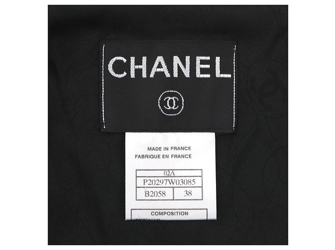 Chanel Tweed-Jacke mit Pailletten in Schwarz und Rot - Ansicht 10