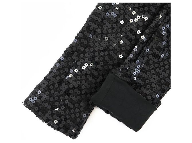 Chanel Tweed-Jacke mit Pailletten in Schwarz und Rot - Ansicht 11