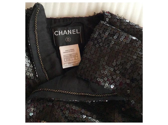 Chanel Tweed-Jacke mit Pailletten in Schwarz und Rot - Ansicht 6