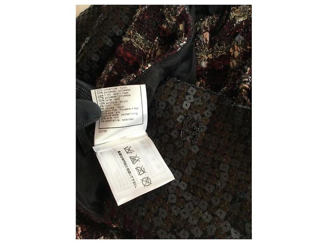 Chanel Tweed-Jacke mit Pailletten in Schwarz und Rot - Ansicht 7