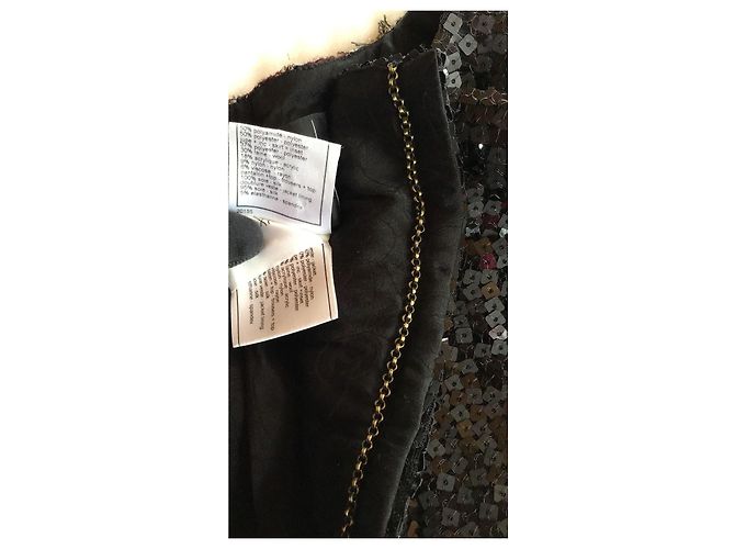 Chanel Tweed-Jacke mit Pailletten in Schwarz und Rot - Ansicht 8