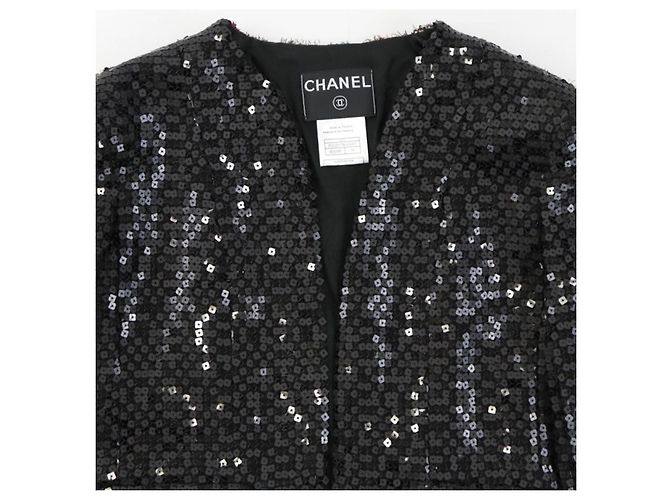 Chanel Tweed-Jacke mit Pailletten in Schwarz und Rot - Ansicht 9