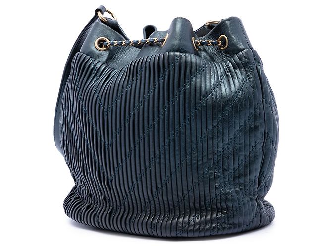 Borsa bucket Chanel Blue Small Crumpled Calfskin Coco Pleats con coulisse - vista 2