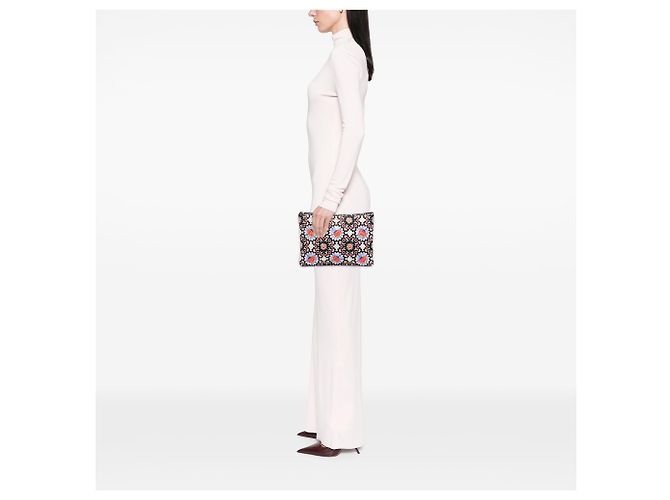 Chanel White Paris Dubai Medium Quilted Printed Canvas O Case Clutch - vista 6