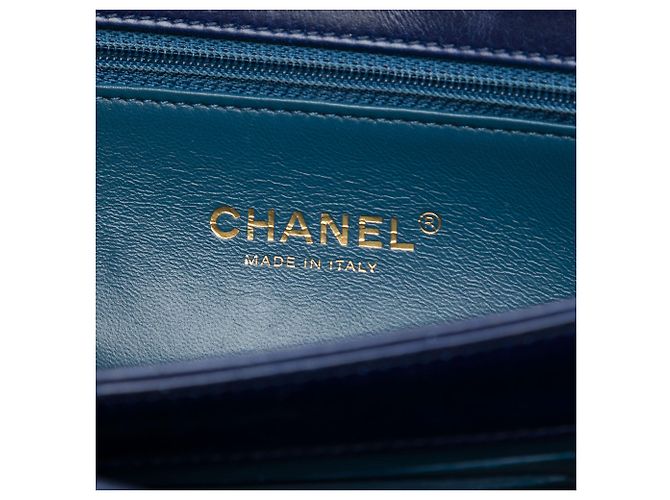 Chanel Blue Small Quilted Calfskin Straight Lined Flap - vista 5
