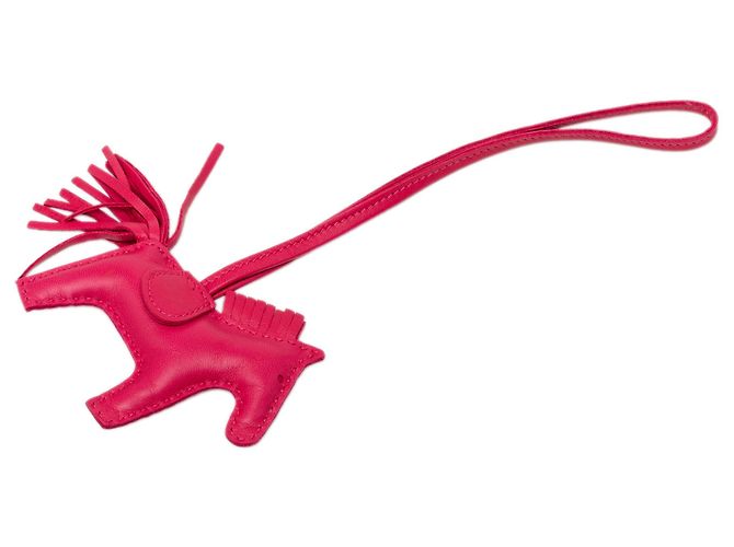 Hermès Pink Milo Lambskin GriGri Rodeo Bag Charm PM - vue 2