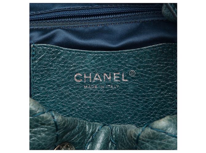 Borsa bucket Chanel Blue Quilted Glazed Calfskin On The Road - vista 5