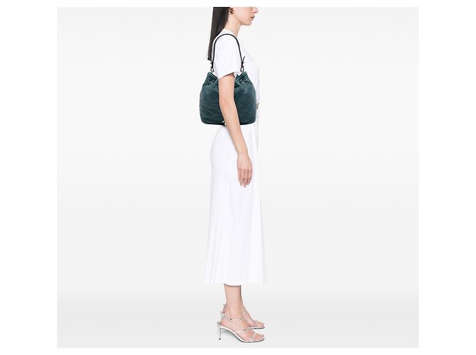 Borsa bucket Chanel Blue Quilted Glazed Calfskin On The Road - vista 6