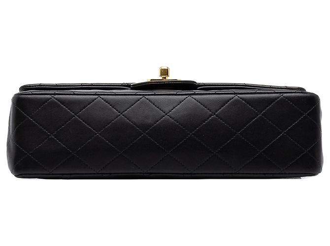 Chanel Black Medium Classic Lambskin Double Flap - vista 3