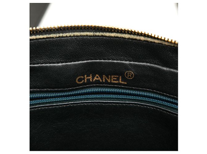 Chanel Schultertasche aus schwarzem gestepptem Lammleder - Ansicht 5