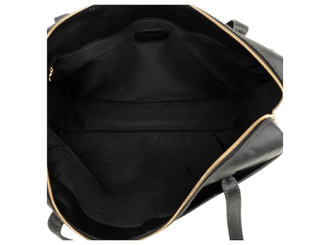 Bolsa de ombro Chanel em couro de bezerro preto - vista 4