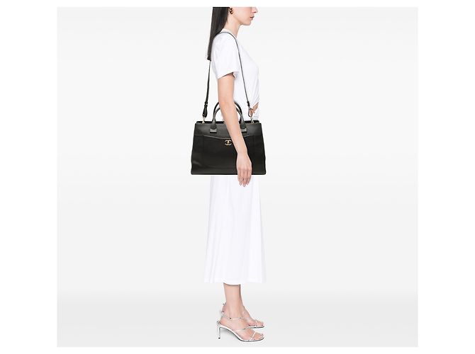 Bolso Tote Chanel Neo Executive Medium de piel de becerro granulada negra - vista 6
