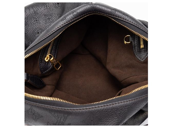 Louis Vuitton Black Monogram Mahina Selene MM - vista 4