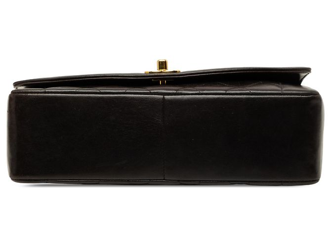 Chanel Black Medium Lambskin Diana Flap - vista 3