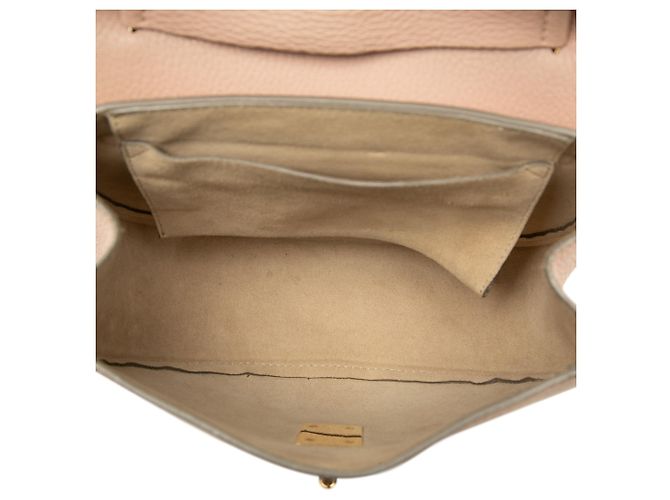 Chloé Drew Crossbody em pele de cordeiro granulada castanha Small - vista 4