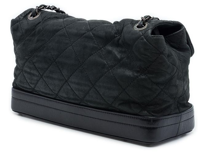 Chanel Black Quilted Iridescent Calfskin VIP Flap - vista 2