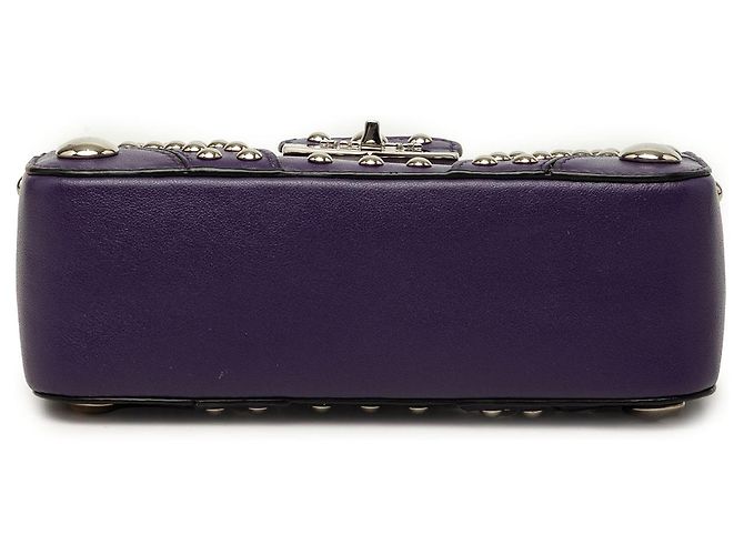 Clutch Elektra Prada em couro de bezerro roxo com tachas e fecho turn-lock - vista 3