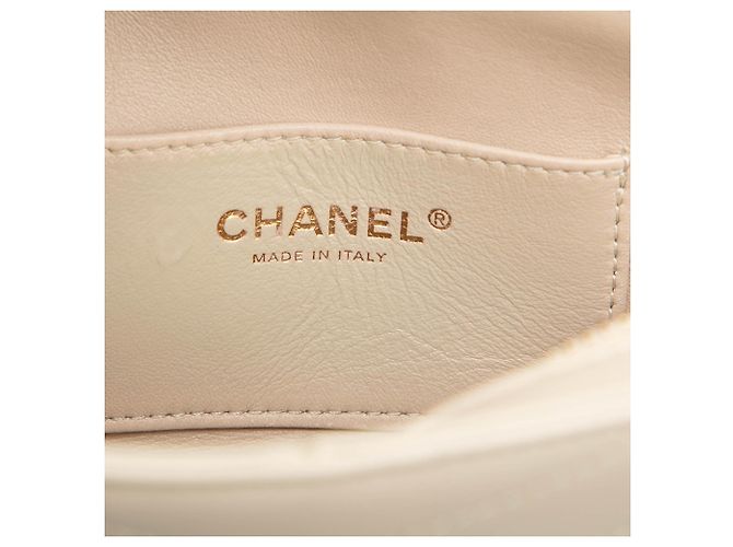 Chanel Brown Small CC Chevron Calfskin Medal Flap - vista 5