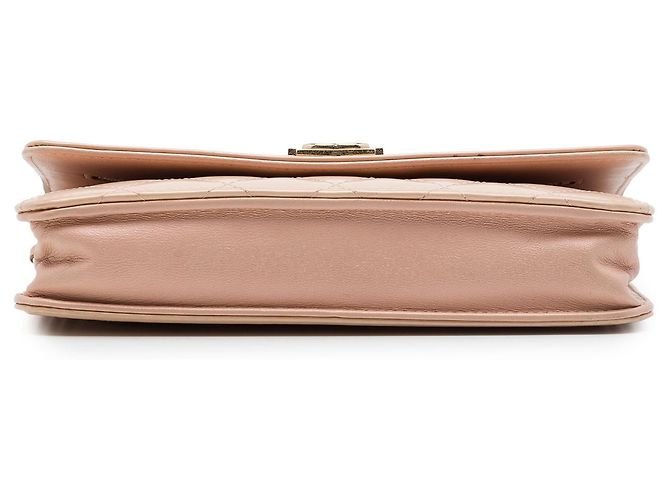 Portafoglio Chanel Boy Wallet on Chain in pelle vernice matelassé marrone - vista 3