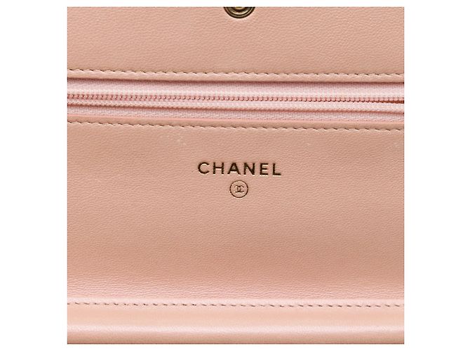 Portafoglio Chanel Boy Wallet on Chain in pelle vernice matelassé marrone - vista 5