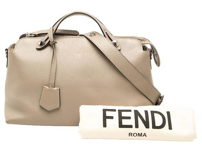 Fendi By The Way kleine Lederhandtasche in Braun - Ansicht 7