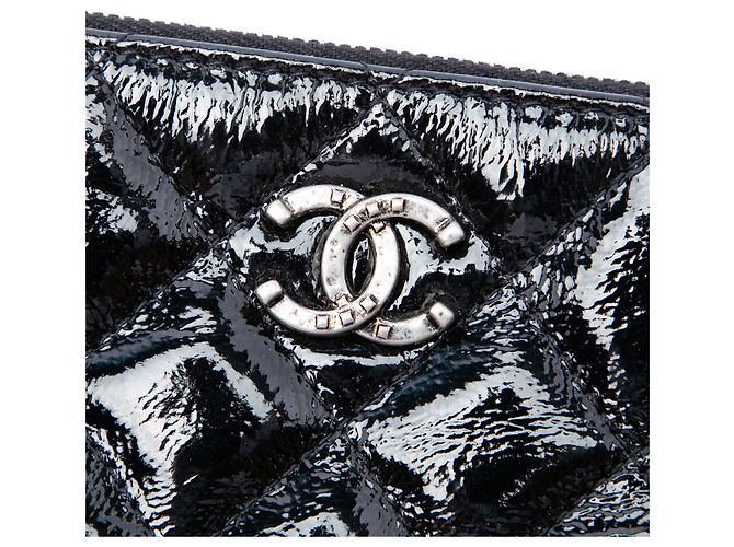Chanel Clutch Case Small Quilted Crinkled Patent Black - vista 4