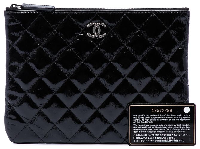 Chanel Clutch Case Small Quilted Crinkled Patent Black - vista 6