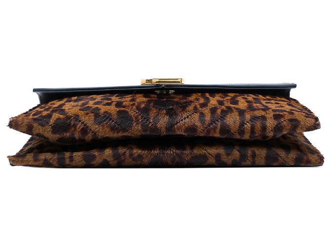 Autre Marque Saint Laurent Borsa a Tracolla a Busta Classic Monogram in Pelle di Vitello Chevron Marrone e Peluria di Vitello con Stampa Leopardata - vista 3