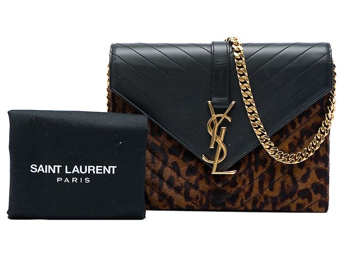Autre Marque Saint Laurent Borsa a Tracolla a Busta Classic Monogram in Pelle di Vitello Chevron Marrone e Peluria di Vitello con Stampa Leopardata - vista 9