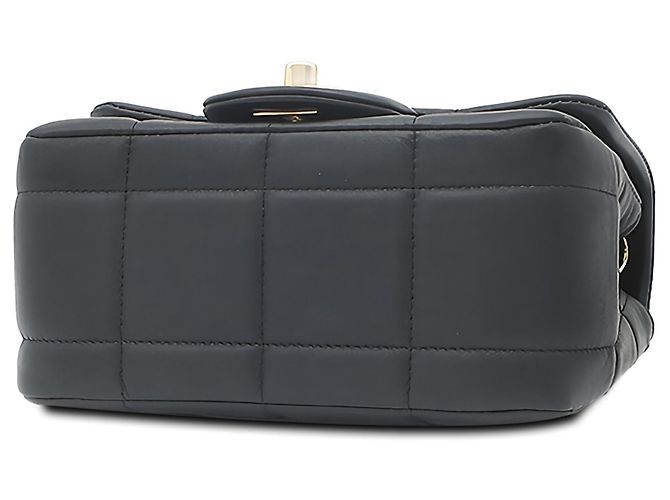 Chanel Mini Monacoco Flap em pele de cordeiro acolchoada preta com cristais de resina quadrados - vista 3