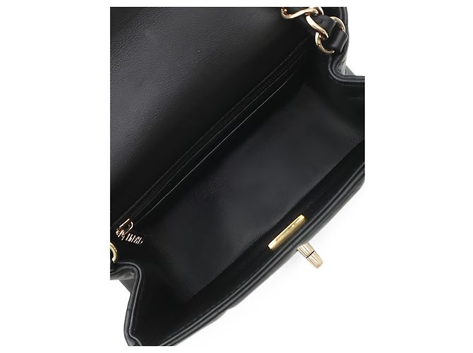 Chanel Mini Monacoco Flap em pele de cordeiro acolchoada preta com cristais de resina quadrados - vista 4