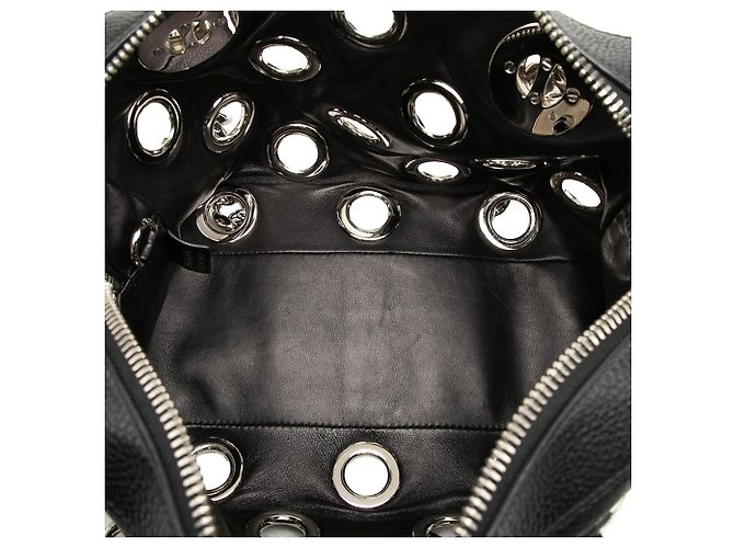 Bolsa de Ombro Prada em Vitello Daino Preta com Corrente e Ilhoses - vista 4