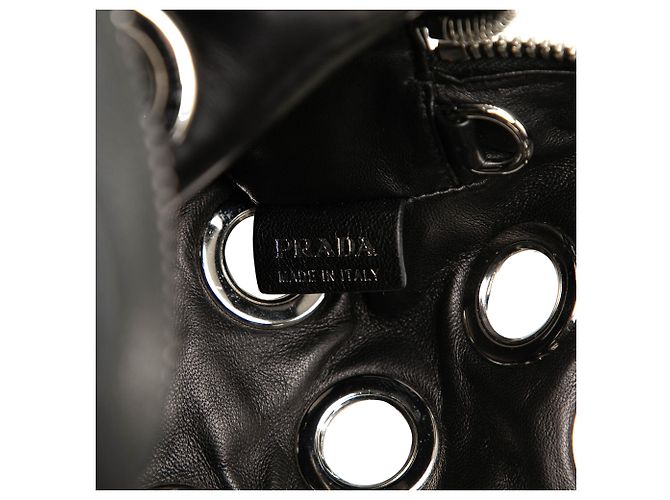 Bolsa de Ombro Prada em Vitello Daino Preta com Corrente e Ilhoses - vista 5