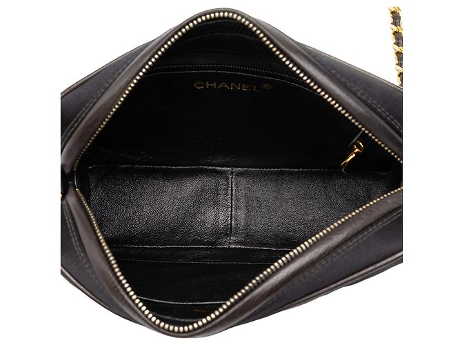 Chanel Camera Bag aus schwarzem CC Diamond gestepptem Satin mit Quaste - Ansicht 4