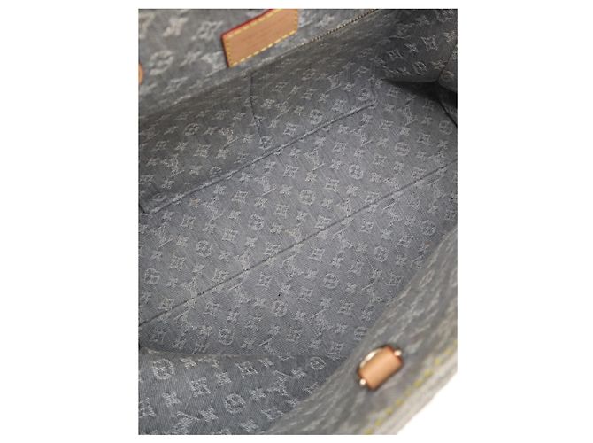 Louis Vuitton Gray Monogram Denim Onthego MM - vista 4