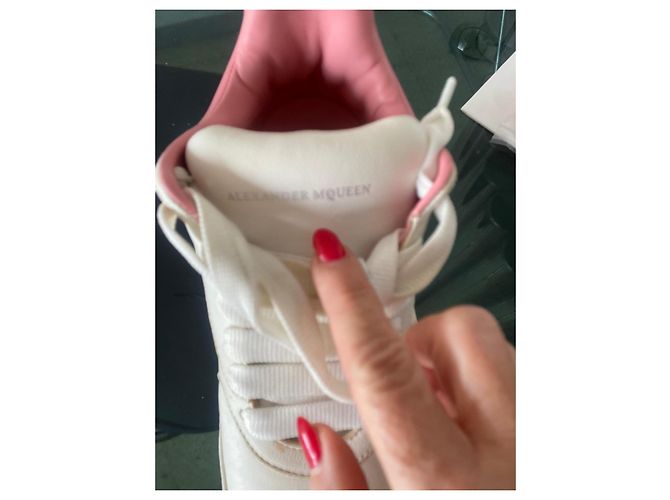 Sneakers Alexander McQueen in Pelle Bianco e Rosa - vista 12
