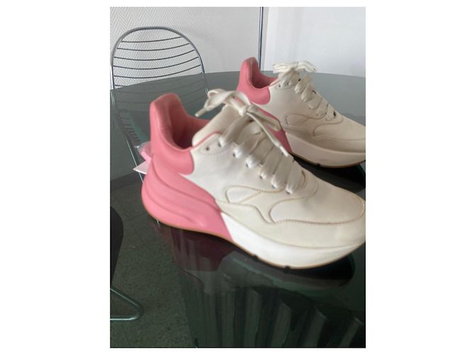 Sneakers Alexander McQueen in Pelle Bianco e Rosa - vista 6