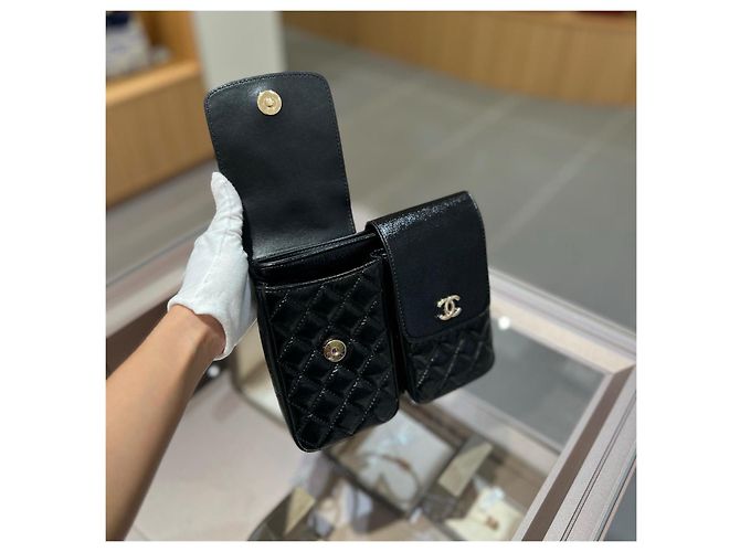 Bolso de solapa Chanel de cuero patentado negro - vista 5