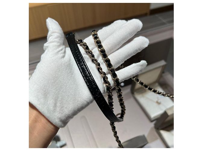 Bolso de solapa Chanel de cuero patentado negro - vista 7