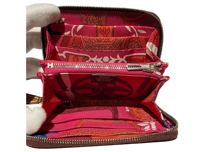 Carteira bi-fold compacta em seda Azap da Hermès - vista 4