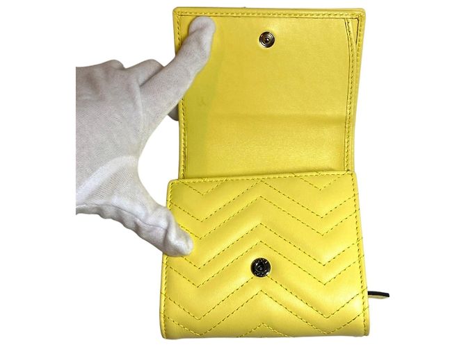 Billetera bifold GG Marmont de cuero de Gucci - vista 3