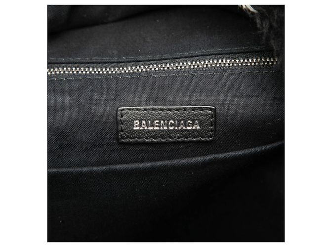 Balenciaga Everyday Rucksack aus schwarzem Kunstfell - Ansicht 5