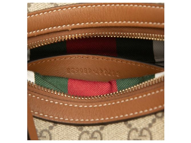 Borsa a catena piccola GG Supreme Emblem di Gucci - vista 6