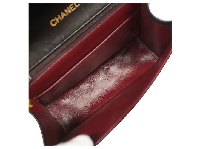 Timeless Borsa a tracolla Chanel Matelassé con catena in pelle d'agnello nera - vista 4