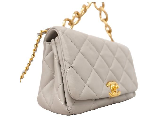 Chanel Matelassé Schultertasche mit Kette - Ansicht 2