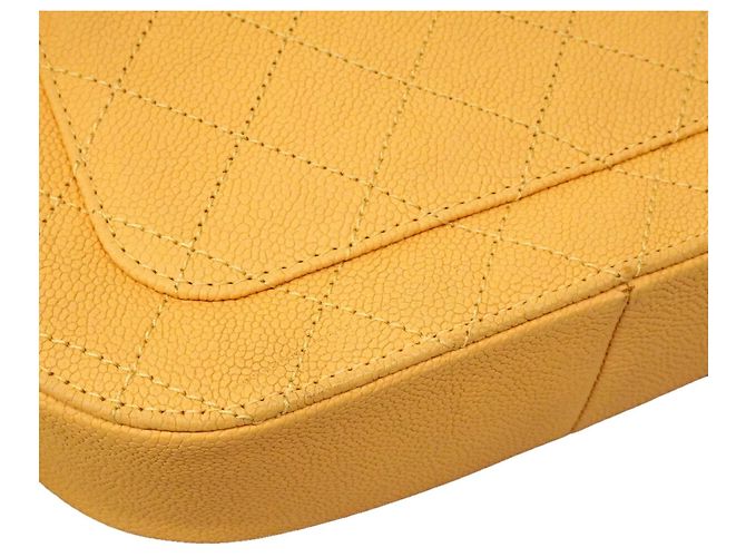 Bolsa de ombro Chanel amarela - vista 6
