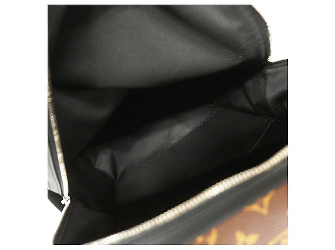 Mochila Louis Vuitton Monogram Macassar Discovery PM - vista 4