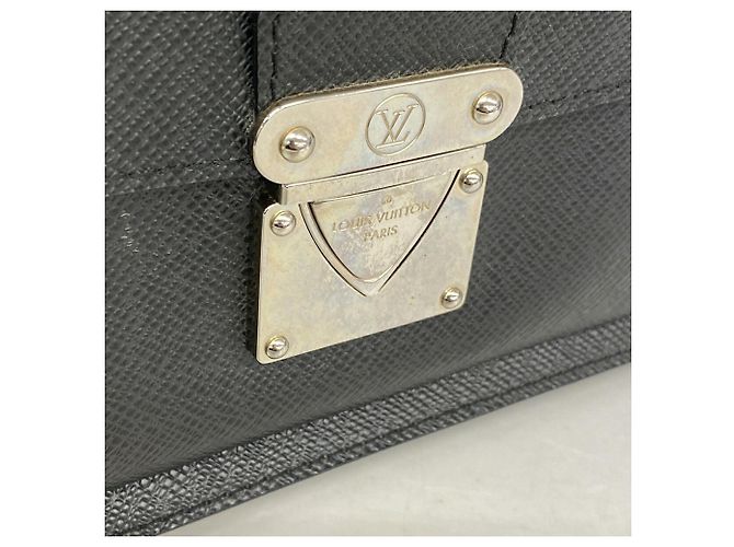 Borsa a pochette Louis Vuitton Taiga Belaia - vista 8