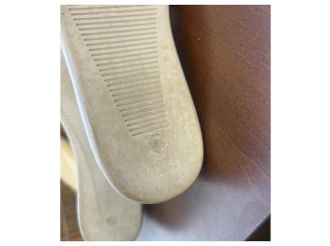 Gucci Leder-Sneaker mit GG-Perforation - Ansicht 10